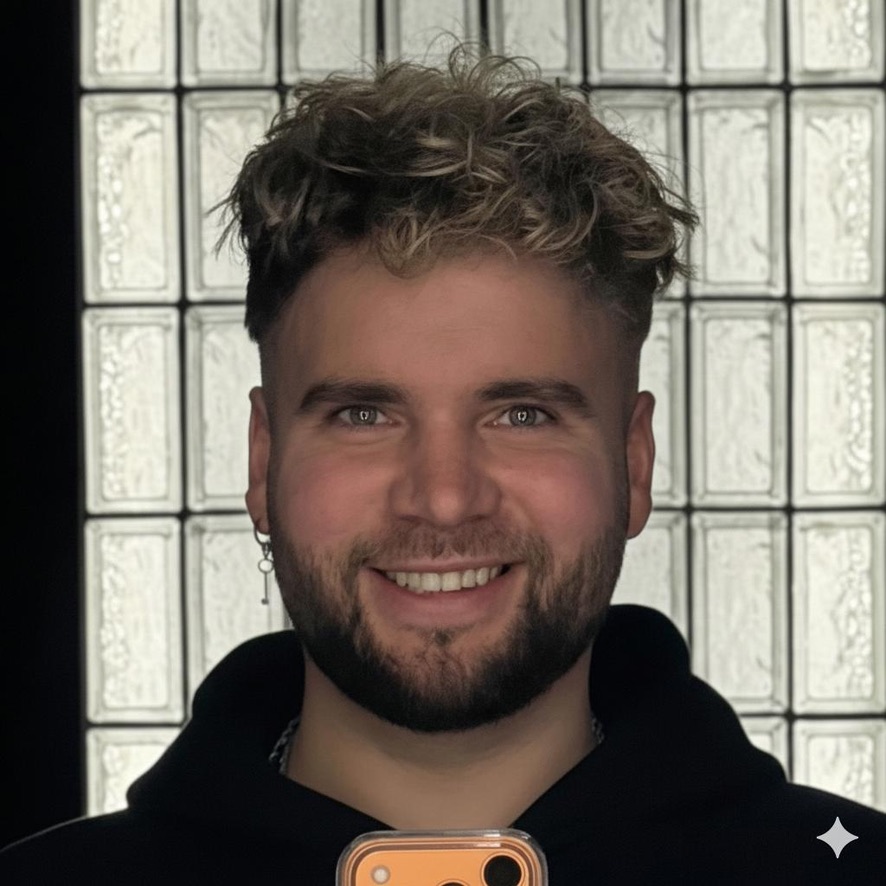 Денис Леушин